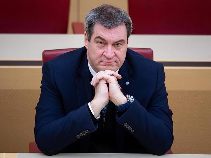 Markus Söder (CSU), Ministerpräsident von Bayern, sitzt im bayerischen Landtag. Foto: Sven Hoppe/dpa/Archivbild