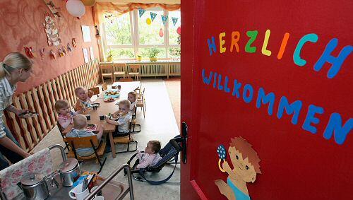 Wer rein will, muss oft lange warten - Kinderkrippen in München. Wer rein will, muss oft lange warten - Kinderkrippen in München.