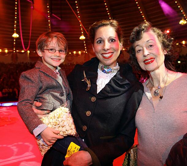 Lola Paltinger mit Sohn Lio und ihrer Mutter