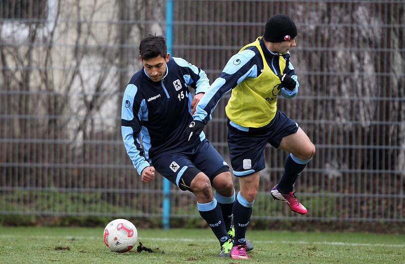 Insgesamt haben acht Spieler am "freien" Freitag trainiert: Ola Kamara, Rob Friend, Malik Fathi, Michael Netolitzky, Korbinian Vollmann, Grzegorz Wojtkowiak, Christopher Schindler und Moritz Stoppelkamp. Hier die Trainingsbilder.