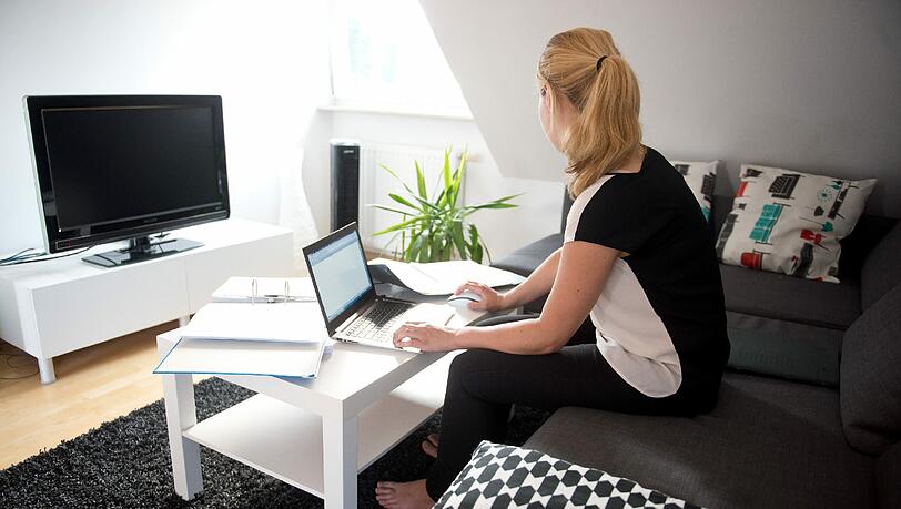 Die Möglichkeit von zu Hause aus zu arbeiten, ist vor allem für Frauen ein großer Vorteil. Die Möglichkeit von zu Hause aus zu arbeiten, ist vor allem für Frauen ein großer Vorteil.