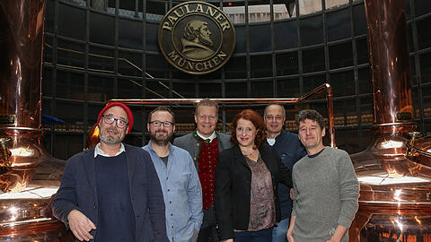 Gemeinsam fürs Singspiel (v.l.): Tobias Weber, Stefan Betz, Andreas Steinfatt, Luise Kinseher, Thomas Lienenlüke und Richard Oehmann.