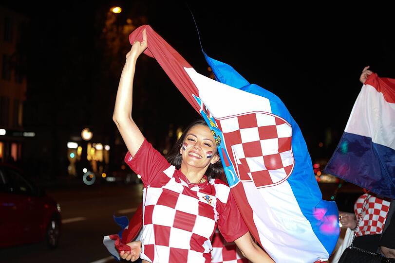 Autokorso und Party: Kroatische Fußballfans feiern auf der Leopoldstraße