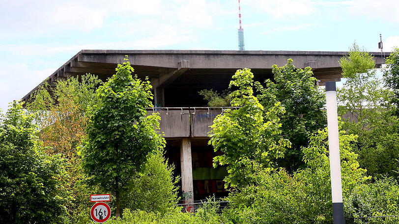 Ganz schön eingewachsen - der alte S-Bahnhof Olympiark.