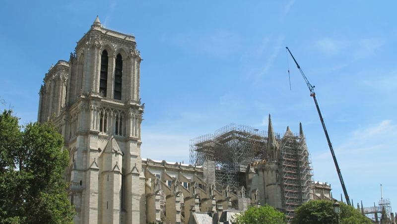 Die teilweise eingerüstete Kathedrale von Notre-Dame. Die teilweise eingerüstete Kathedrale von Notre-Dame.