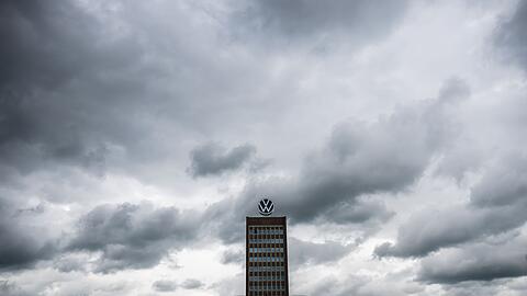 Unterm Strich war der VW-Konzerngewinn im ersten Quartal um 41 Prozent eingebrochen. (Archivbild)
