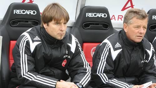 Skepsis im Blick, fehlende Ergebnisse in der Bilanz: Club-Trainer Michael Oenning (l.) und sein Assistent Peter Hermann suchen weiter nach der Erfolgsspur. Skepsis im Blick, fehlende Ergebnisse in der Bilanz: Club-Trainer Michael Oenning (l.) und sein Assistent Peter Hermann suchen weiter nach der Erfolgsspur.