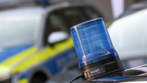Die Polizei durchsucht auch die Wohnung des Mannes. (Symbolbild)