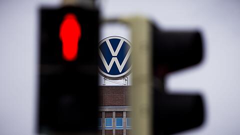 VW, Audi und Seat rufen Hunderttausende Autos zurück. (Archivbild) VW, Audi und Seat rufen Hunderttausende Autos zurück. (Archivbild)