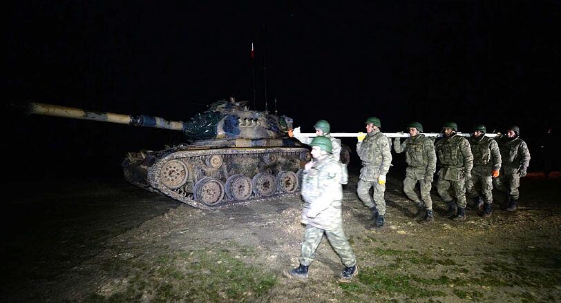 Kameraden gerettet: Bilder vom Nachteinsatz in Syrien.