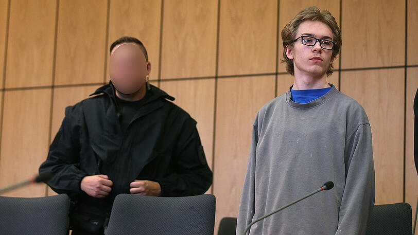 Völlig gleichgültiger Gesichtsausdruck. Der Angeklagte zeigte während des gesamten Prozesstags keinerlei Emotionen.