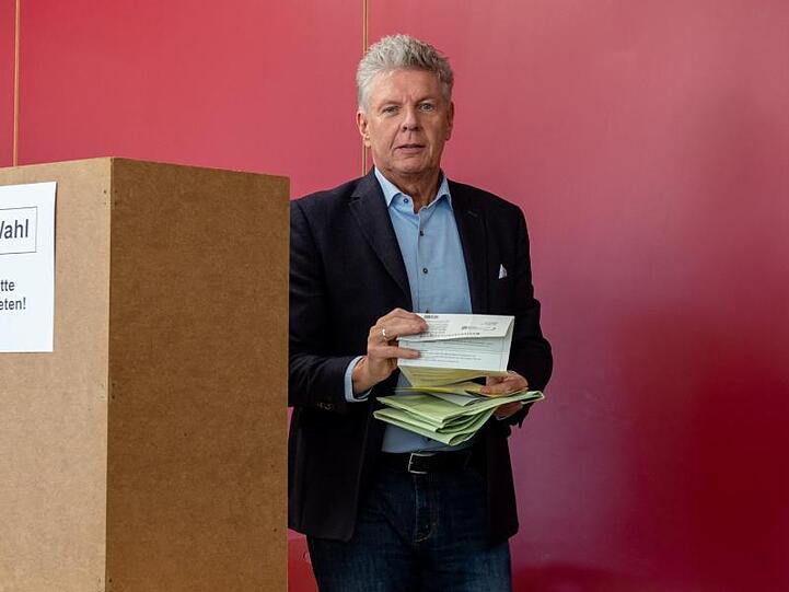 Dieter Reiter, Oberbürgermeister von München, bei der ersten Runde der bayerischen Kommunalwahl. Foto: Peter Kneffel/dpa/Archivbild