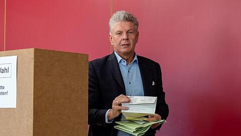 Dieter Reiter, Oberbürgermeister von München, bei der ersten Runde der bayerischen Kommunalwahl. Foto: Peter Kneffel/dpa/Archivbild