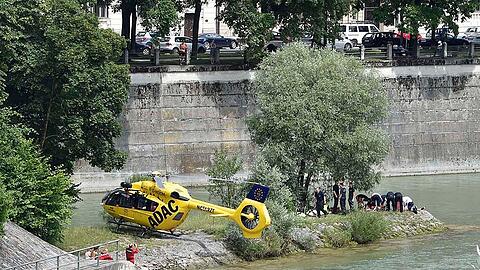 An der Isar-Halbinsel unterhalb der Maximiliansbrücke hat sich offenbar ein tödlicher Bade-Unfall ereignet. Die Bilder.