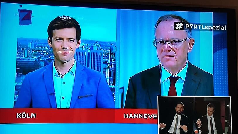 Die Entertainer Klaas Heufer-Umlauf und Joko Winterscheidt blendeten am Mittwochabend bei ProSieben die zeitgleich laufende Corona-Sondersendung von Konkurrent RTL ein und kommentierten sie.