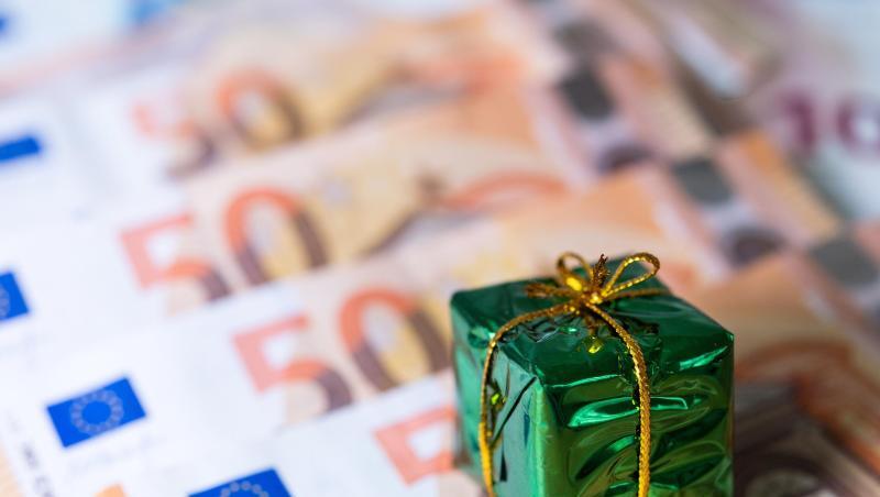 Beschäftigte mit Tarifverträgen haben bessere Chancen auf Weihnachtsgeld als andere Arbeitnehmer. Beschäftigte mit Tarifverträgen haben bessere Chancen auf Weihnachtsgeld als andere Arbeitnehmer.