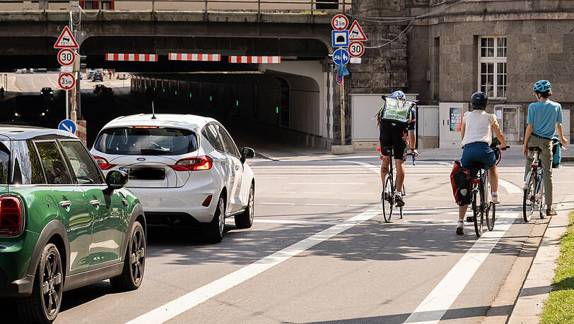 Zurück von der Mitte: Der Radstreifen an der Seidlstraße ist wieder am rechten Straßenrand.