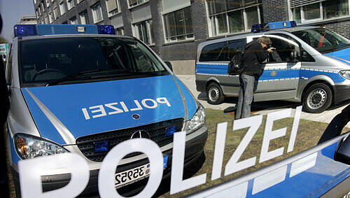 Polizisten brachten den liebestollen Rome zur Strecke. Polizisten brachten den liebestollen Rome zur Strecke.