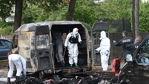 Auch ein Transporter brannte aus.