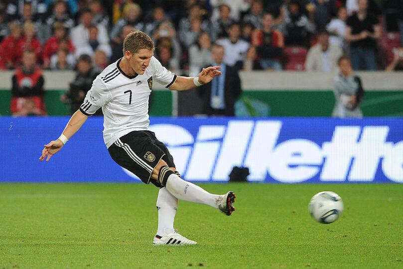 BASTIAN SCHWEINSTEIGER: Elfer verwandelt gegen Inters César, eine besondere Genugtuung. Der Mittelfeld-Chef als Rhythmusgeber: NOTE 2