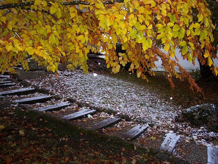 Der Winter schickte am Wochenende schon einen ersten Gruß. AZ-Leser Wunibald Wörle schickte uns diesen Schnappschuss von St. Ottilien