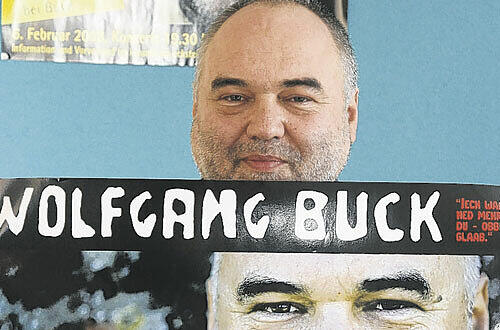 Will mit seinem Aschermittwochs-Konzert in der Jakobskirche Denkanstöße geben: der fränkische Liedermacher, Kabarettist und Pfarrer Wolfgang Buck. F.: bayernpress