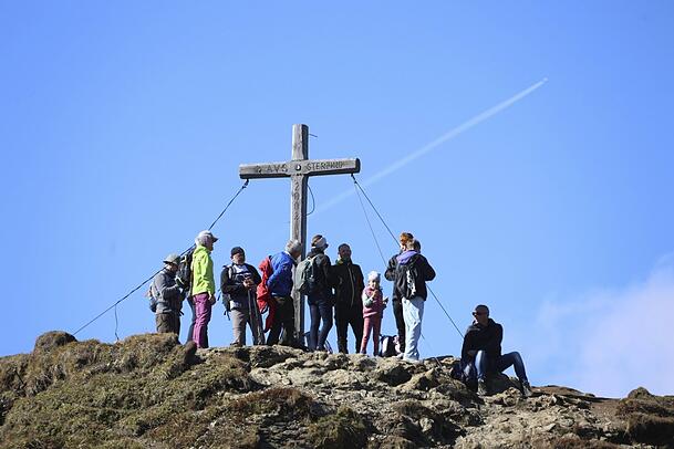 Auch an manchem Gipfel ist keine Ruhe mehr zu haben: hier am Roßkopf in Südtirol.