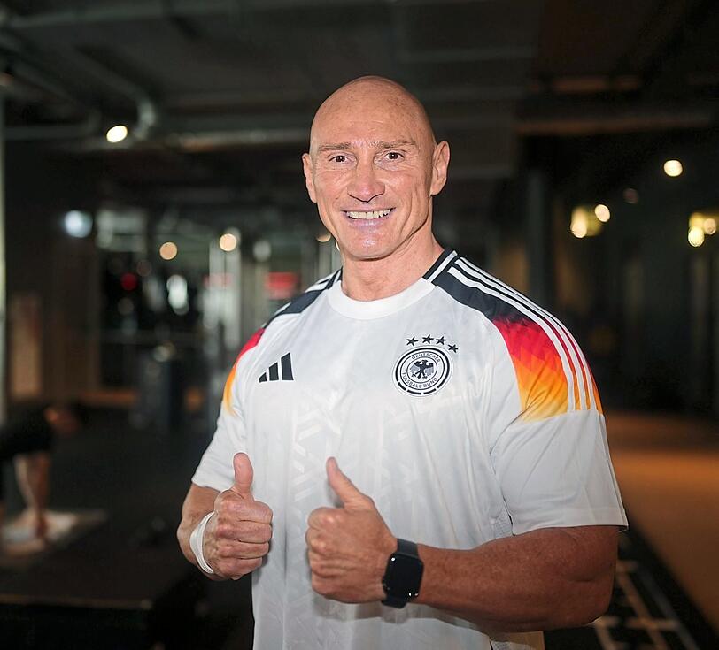 Personaltrainer Manfred Pauli ist sich sicher: „Möglichst wenige Tore kassieren, dann kommt der Teamspirit.“ Personaltrainer Manfred Pauli ist sich sicher: „Möglichst wenige Tore kassieren, dann kommt der Teamspirit.“
