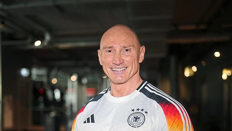 Personaltrainer Manfred Pauli ist sich sicher: &bdquo;M&ouml;glichst wenige Tore kassieren, dann kommt der Teamspirit.&ldquo;