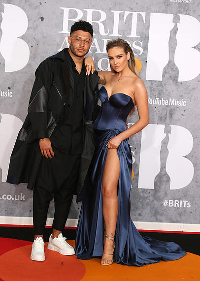 Der Fußballer Alex Oxlade-Chamberlain und seine Frau, die Sängerin Perrie Edwards. Der Fußballer Alex Oxlade-Chamberlain und seine Frau, die Sängerin Perrie Edwards.