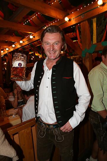 Lambert Dinzinger im Schützenzelt.