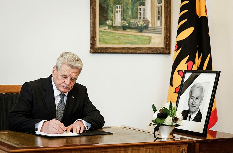 Noch schweigt er: Ob er für eine zweite Amtszeit kandidiert, hat Bundespräsident Joachim Gauck noch nicht durchblicken lassen.