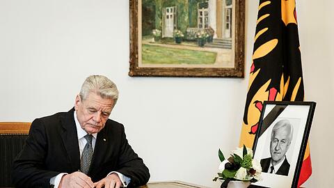 Noch schweigt er: Ob er für eine zweite Amtszeit kandidiert, hat Bundespräsident Joachim Gauck noch nicht durchblicken lassen.