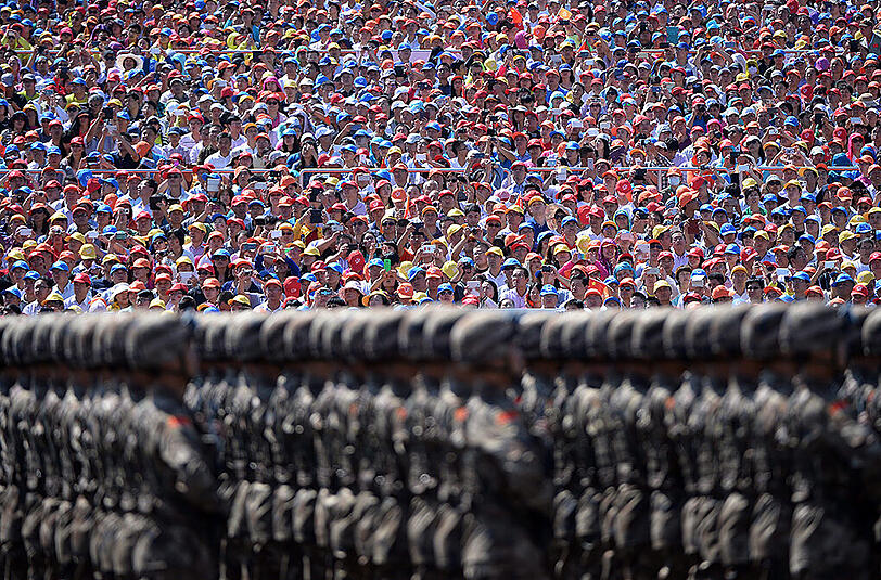 Bei der größten Militärparade seiner Geschichte hat China seine neuen Superwaffen präsentiert.