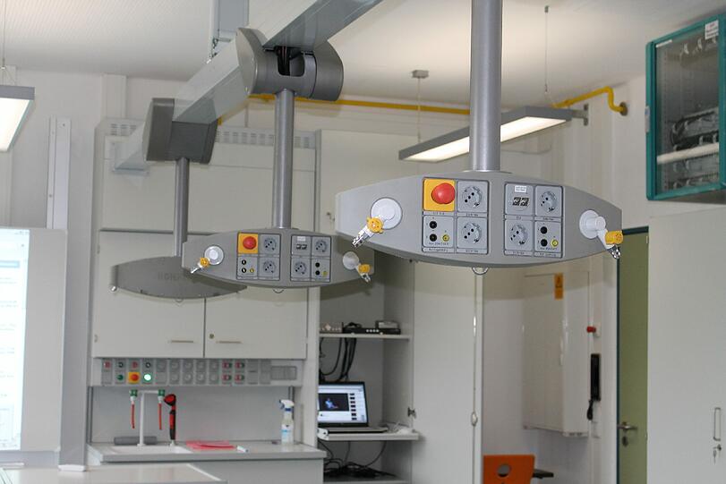Die hochmodernen Steckdosen in den Technikräumen.