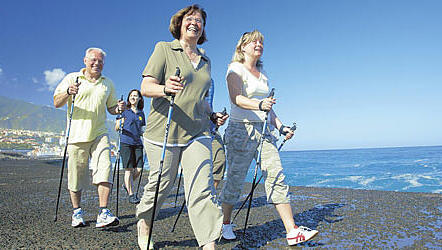 Über Stock und Stein: Beim Walking wird zügig spaziert. Über Stock und Stein: Beim Walking wird zügig spaziert.