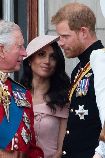 Charles, Meghan und Harry auf dem Balkon des Buckingham Palast im Juni 2018. Eine solche Szene wird man 2023 nicht sehen. (Archivbild)