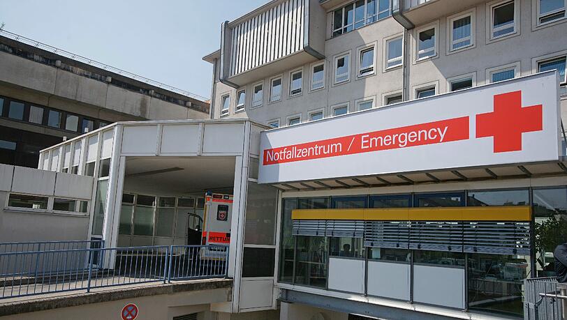 Das kleine Mädchen wurde noch in ein Krankenhaus gebracht - doch es war zu spät. Die Zweijährige starb in der Nacht zu Donnerstag. (Szenefoto)
