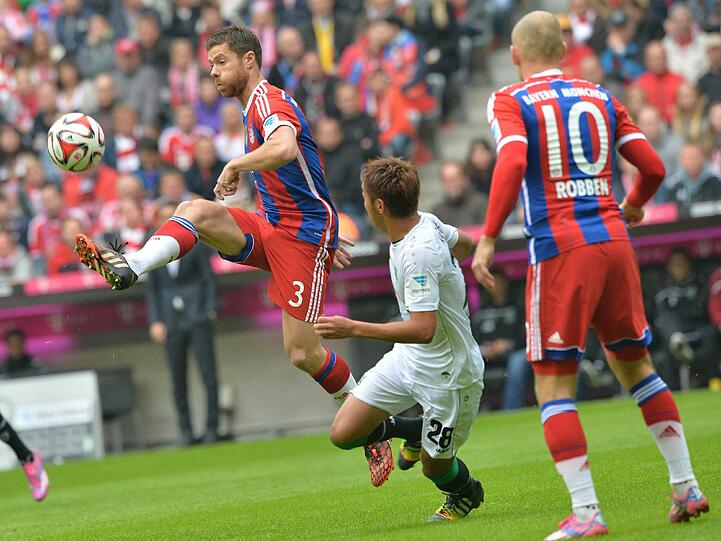 Xabi Alonso &ndash; Note 2  
  Machte seine Rolle als Abwehrchef gut. Abe mit Abstimmungsproblem mit Benatia bei Sobiechs Chance. Brasilianisch in einer Aktion in der 21. Minute, als er Sobiech foppte.