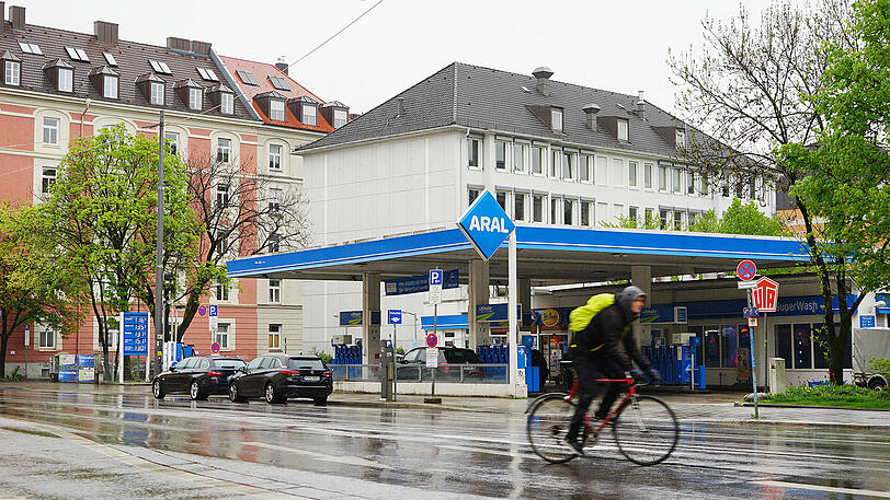 Die Aral Tankstelle in der Kapuzinerstraße wird dank "Rewe to go" zum Mini-Supermarkt.