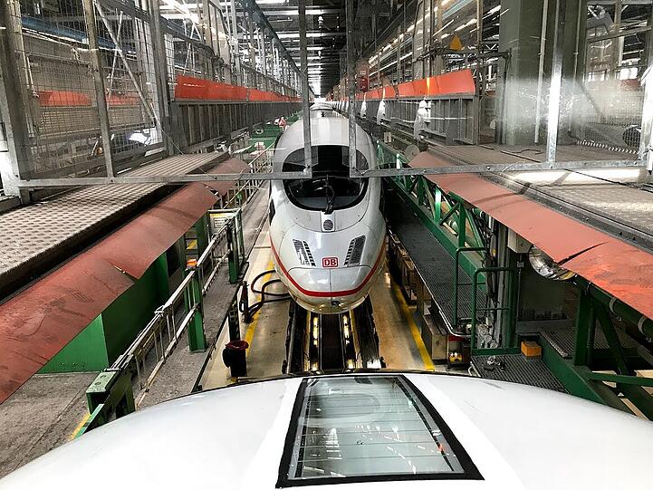 Wenn's dunkel wird, dann geht's bei der Bahn erst so richtig los. Mit der Fotosafari der Abendzeitung bekommen Sie Einblicke in den Zugbetrieb, der sonst nur Mitarbeitern vorenthalten ist.