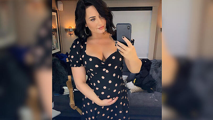 Demi Lovato zeigt sich auf Instagram mit Babybauch Demi Lovato zeigt sich auf Instagram mit Babybauch