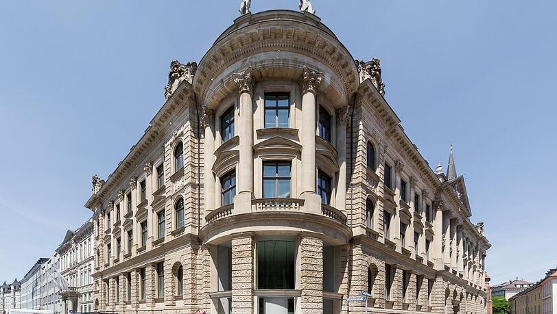 Hier, an der Kardinal-Faulhaber-Straße, wird entkernt und ein neues Hotel zieht ein. Hier, an der Kardinal-Faulhaber-Straße, wird entkernt und ein neues Hotel zieht ein.