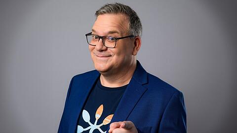 Elton darf sich über seine eigene Spielshow freuen.