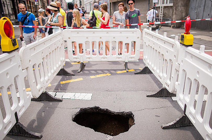 Unerwartetes Hindernis bei der Christopher Street Day Parade in Köln.