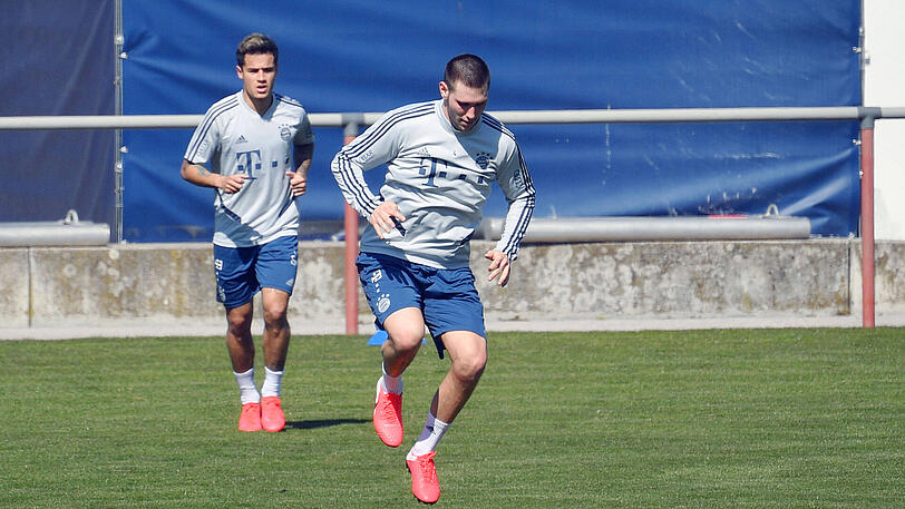 Philippe Coutinho (links) und Niklas Süle (rechts) müssen derzeit mit dem Training beim FC Bayern pausieren. (Archivbild)