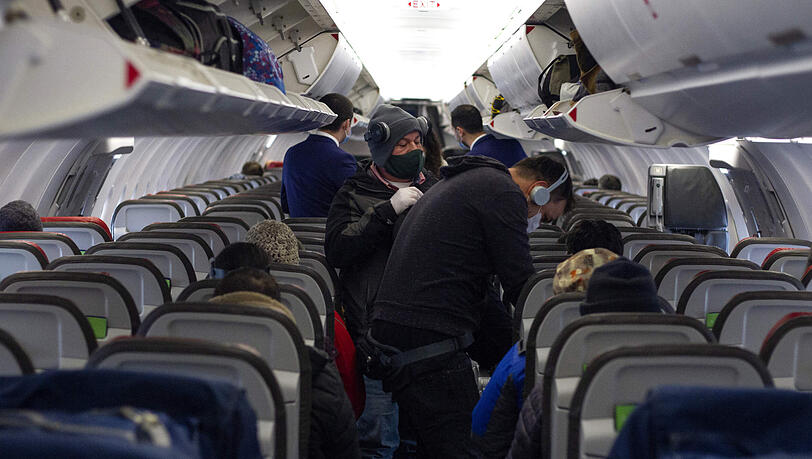 Die beiden Frauen wollten keine Maske im Flugzeug anziehen. (Archivbild) Die beiden Frauen wollten keine Maske im Flugzeug anziehen. (Archivbild)
