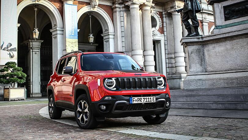 Der Jeep Renegade 4Xe ist gerade in der Stadt besonders lange elektrisch unterwegs. Der Jeep Renegade 4Xe ist gerade in der Stadt besonders lange elektrisch unterwegs.