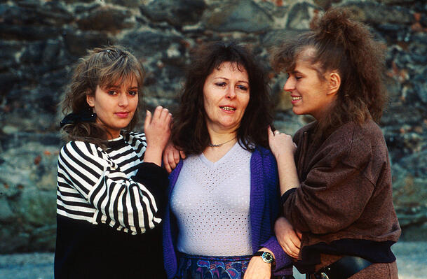 Karin Thaler, ihre Mutter Hedwig und ihre Schwester Anita im Jahr 1988. Karin Thaler, ihre Mutter Hedwig und ihre Schwester Anita im Jahr 1988.