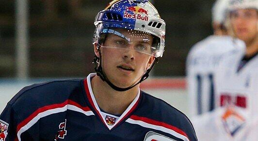 EHC-Star Martin Hinterstocker gelang gegen Straubing sein erstes Saisontor. Trotzdem verlor der EHC 3:4.